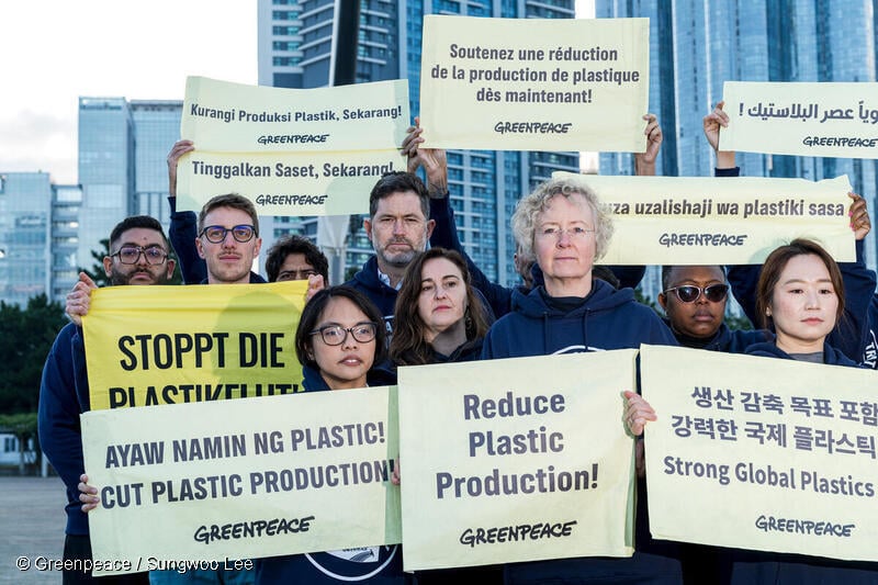 Traité sur les plastiques: la Suisse, pays hôte des prochaines négociations, doit s’engager avec détermination pour un accord ambitieux